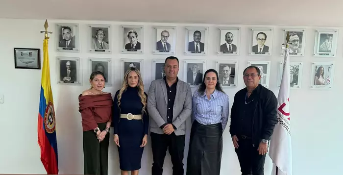 &iexcl;Reuni&oacute;n de trabajo durante el encuentro del correo de los colombianos y el DANE!