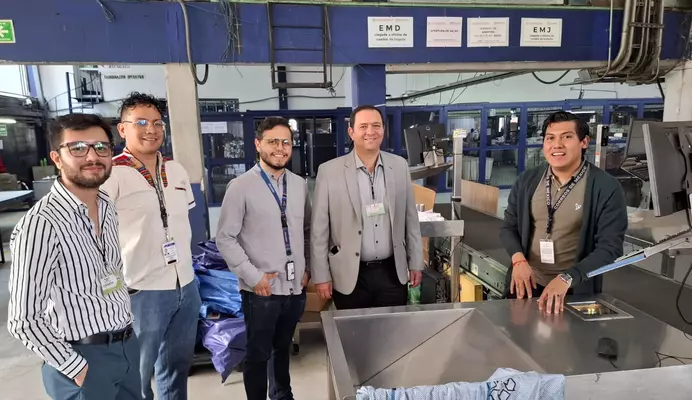 4-72 Trabajando de la mano con el Servicio Postal Mexicano